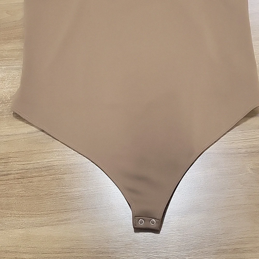 Good American Scuba Modern Tank Bodysuit in Light Mocha-Size 5 (2XL) - Picture 10 of 17